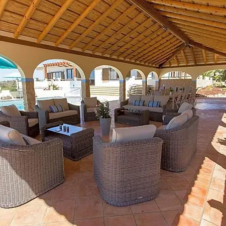 Carvoeiro Sleeps 22 Air Con Wifi