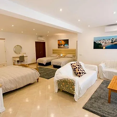 Carvoeiro Sleeps 22 Air Con Wifi