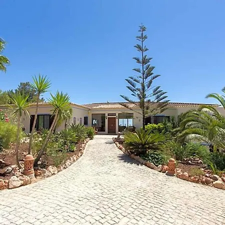 Carvoeiro Sleeps 22 Air Con Wifi *
