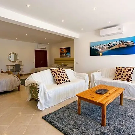 Carvoeiro Sleeps 22 Air Con Wifi *