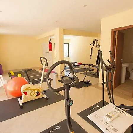 Carvoeiro Sleeps 22 Air Con Wifi * Carvoeiro (Lagoa)