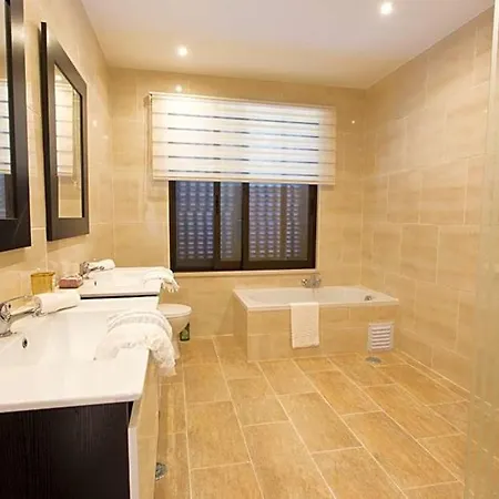 Carvoeiro Sleeps 22 Air Con Wifi Carvoeiro (Lagoa)