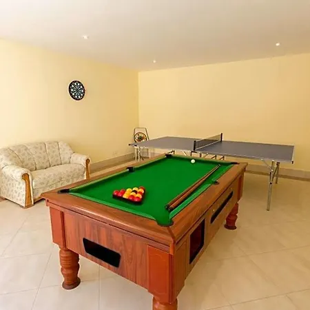 Villa Carvoeiro Sleeps 22 Air Con Wifi *
